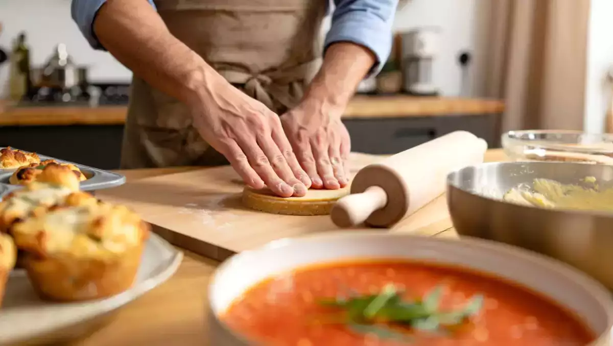 Daily menu, August 5: delightful leek and cheese muffins, comforting tomato soup, and a sweet Swedish apple pie