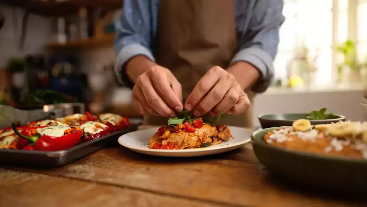Daily menu, August 11: colorful vegetarian stuffed peppers, savory chicken pietro, and a delightful banana coconut bowl cake