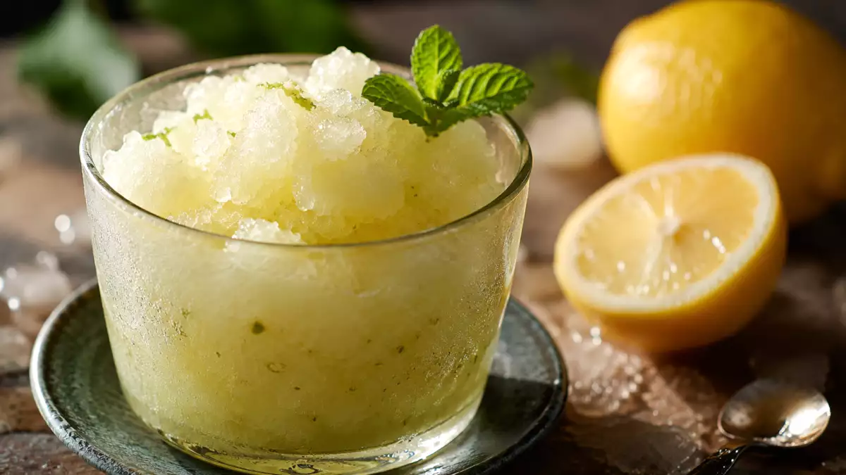 One simple trick turns a homemade slushie made without a machine into a professional-looking drink