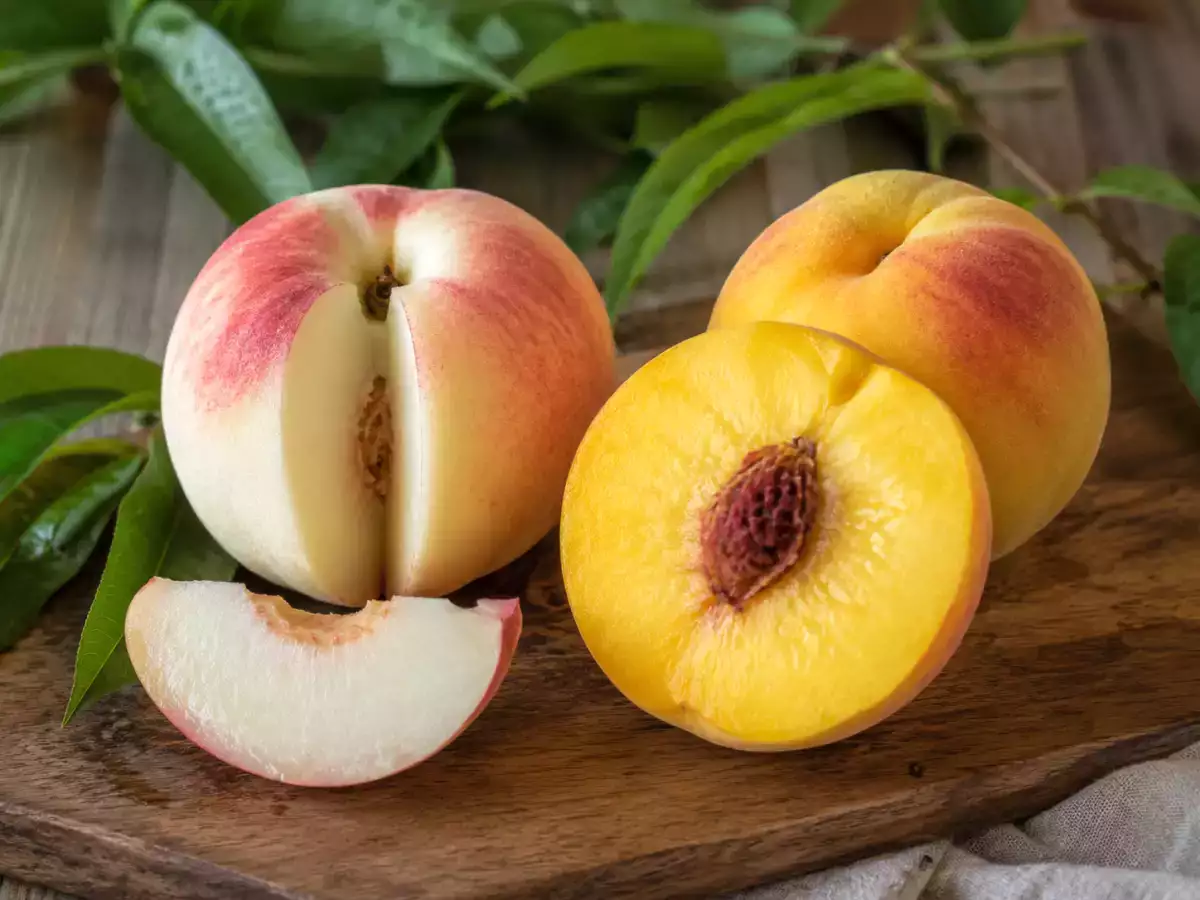 Which is best: white or yellow peach? A simple guide to choosing the right peach for every recipe