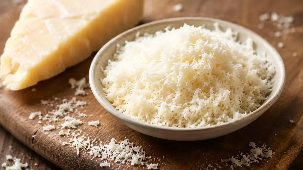 3 things to check on a grated Parmesan package: a simple checklist to avoid surprises when you buy