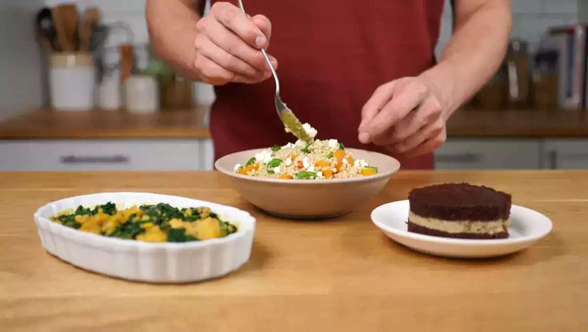 Daily menu, August 15: refreshing pearl couscous salad, vibrant kale curry, and indulgent chocolate cake