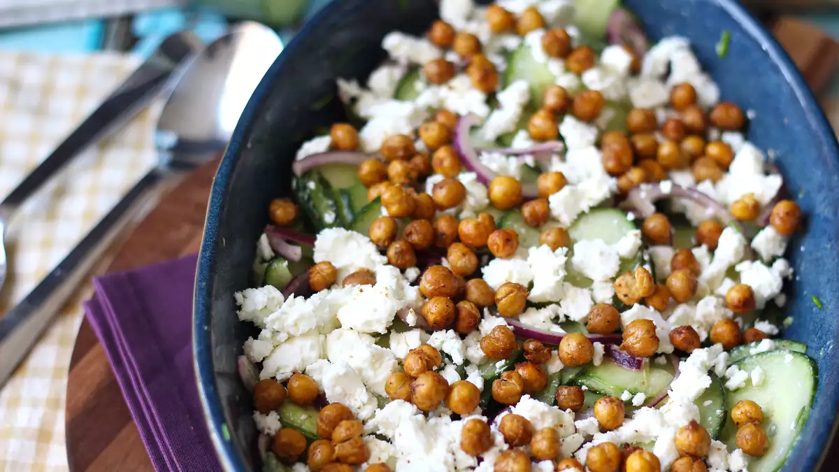 Not ready for heavy fall food? Make these 7 dinners with the last tomatoes, corn and cucumbers