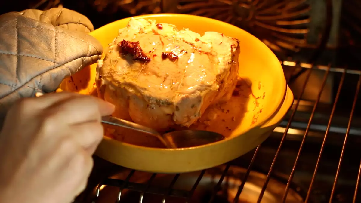 How to oven-roast pork that stays juicy every time: simple tips to prevent dry, tough meat