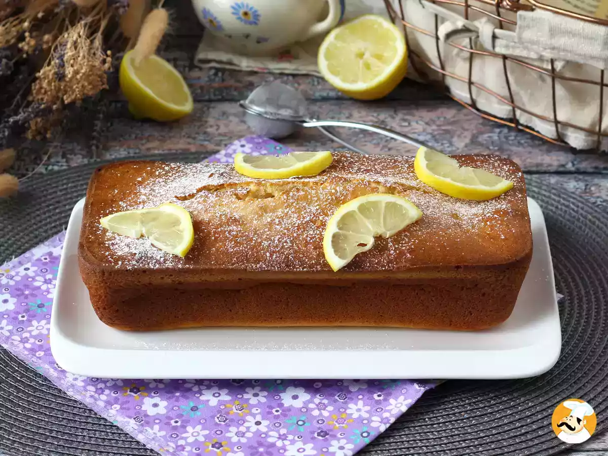 Simply irresistible! A fluffy lemon cake straight from the blender