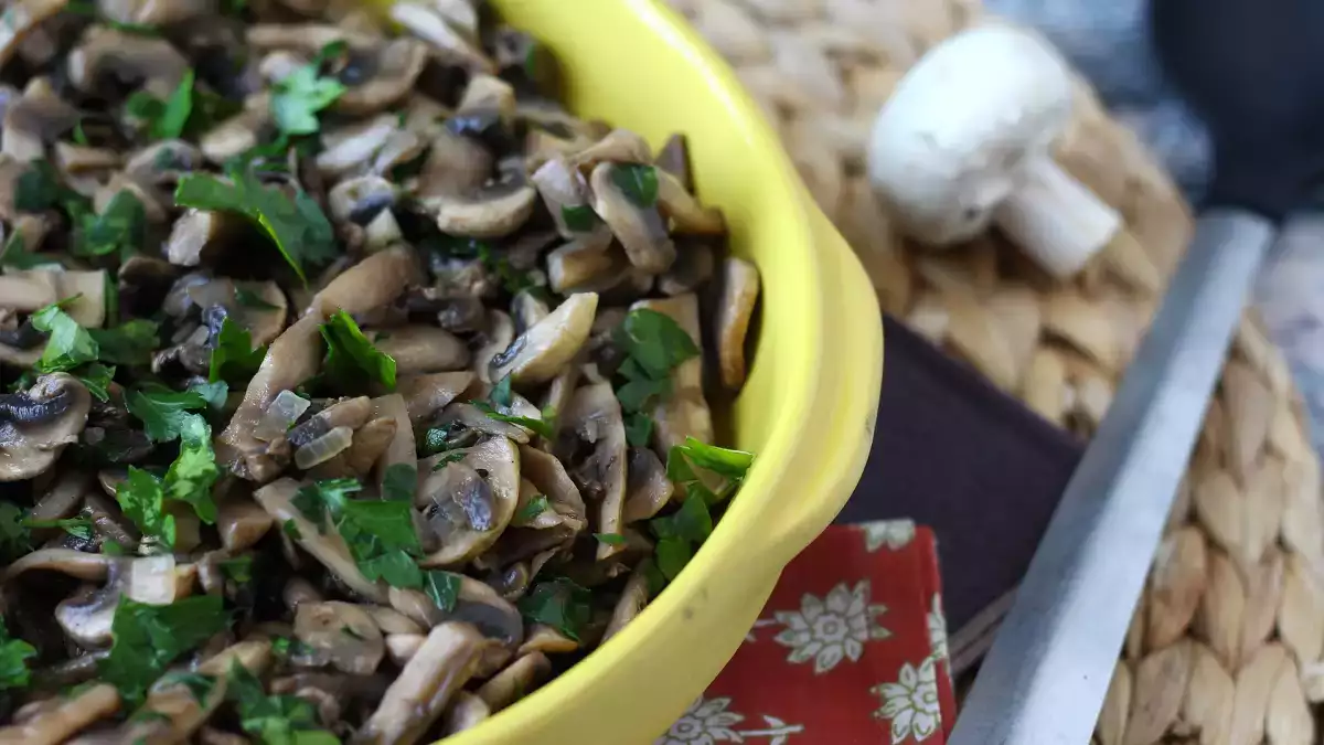 Sautéed mushrooms: When should you add salt while cooking? The right time to bring out their flavor and achieve a truly delicious result