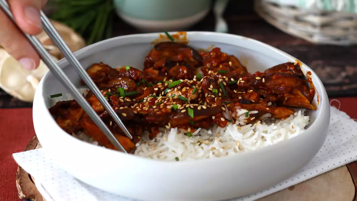 Worried about cholesterol? Vegetarian dinners work best when fiber replaces saturated fat