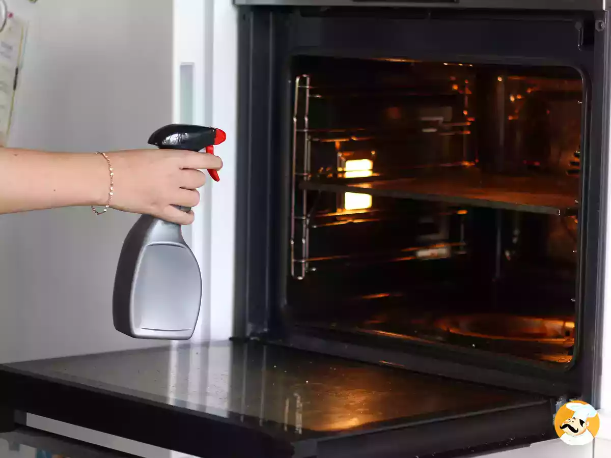 3 Chemical-free ways to clean your oven!