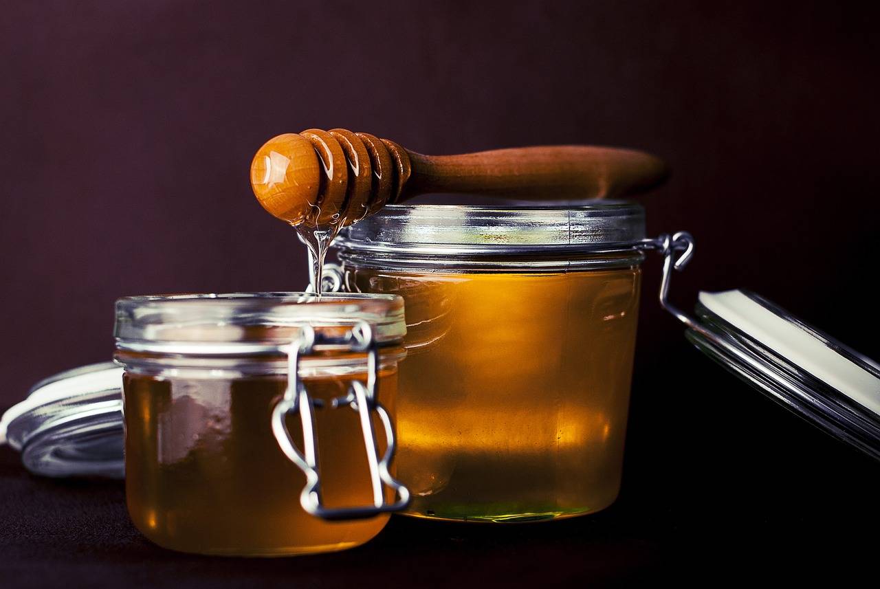 Watch out for honey! Here's why avoiding metal spoons is essential