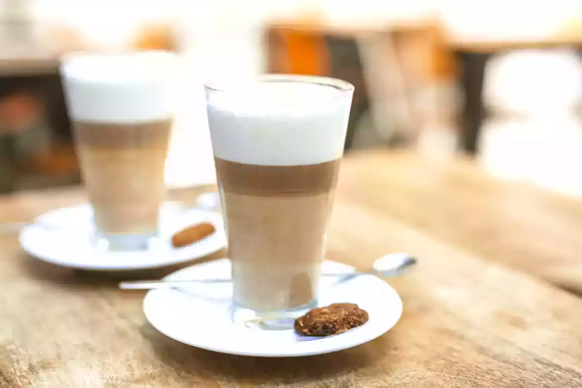 Is coffee with milk healthy? Understand the effects of the combination on your body!