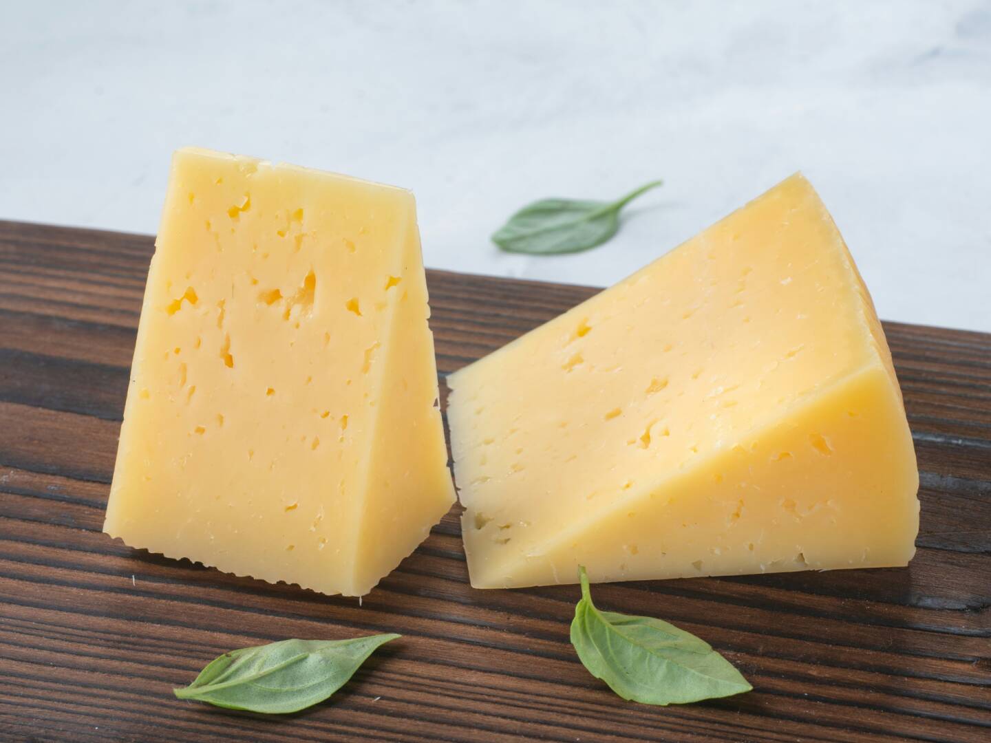 11 low lactose cheeses that you can enjoy if you are lactose intolerant - no hassle!