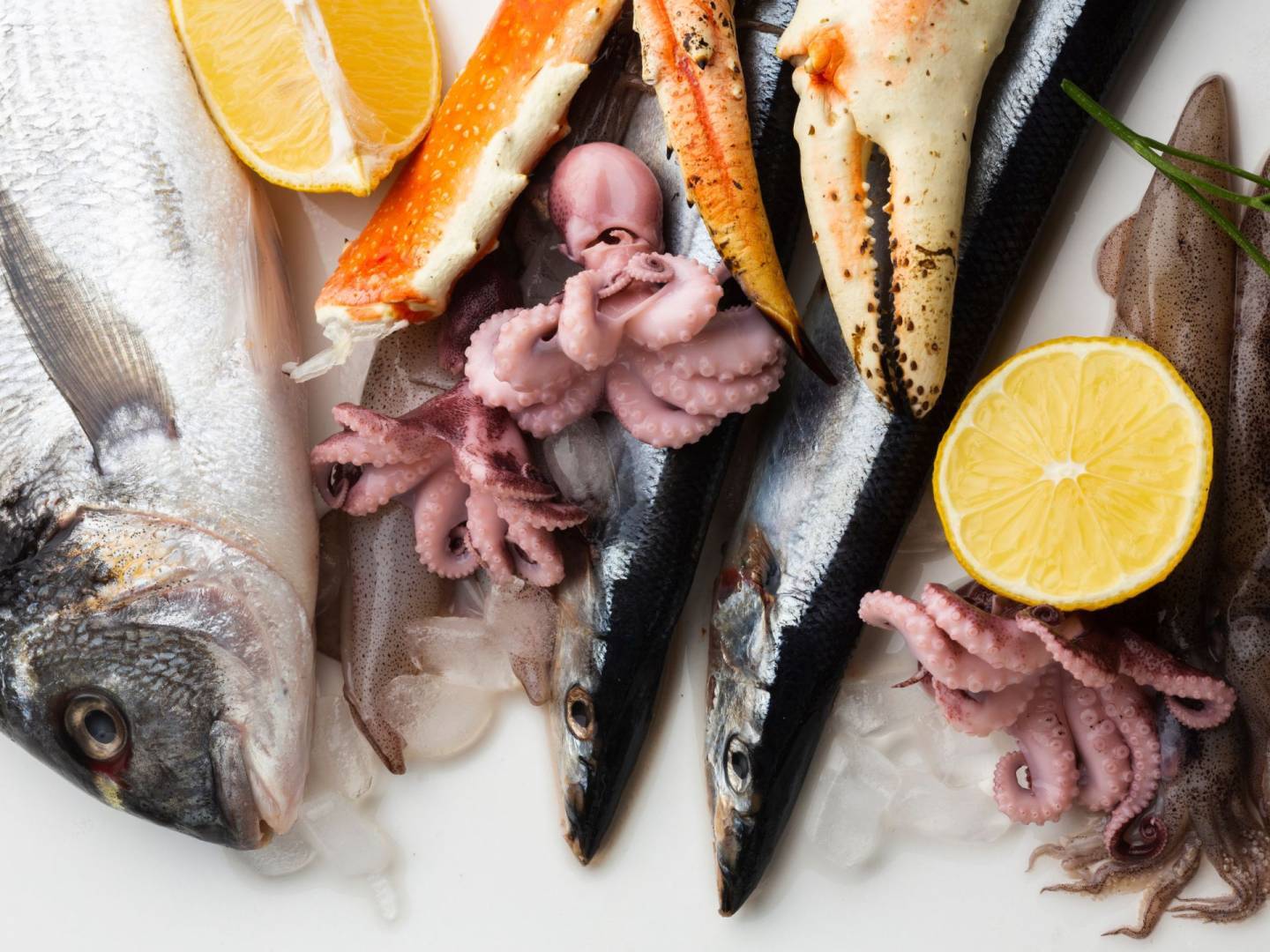 8 must-have purchases at the fish market for Christmas Eve and New Year's Eve dinner