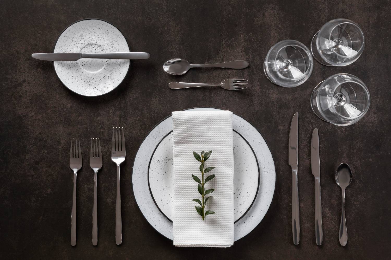 How to organize cutlery for Christmas dinner: Complete guide