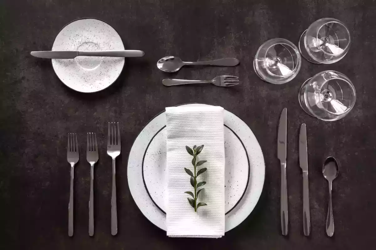 How to organize cutlery for Christmas dinner: Complete guide
