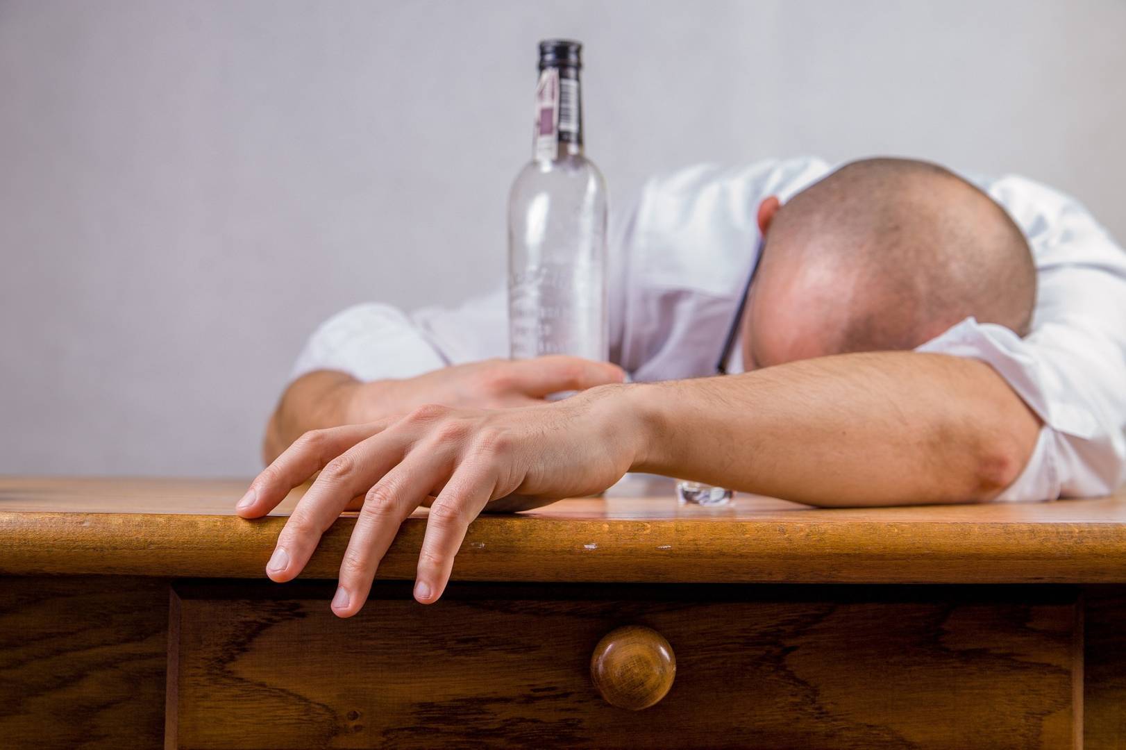 Mixing alcohols: truth or urban legend about hangovers?