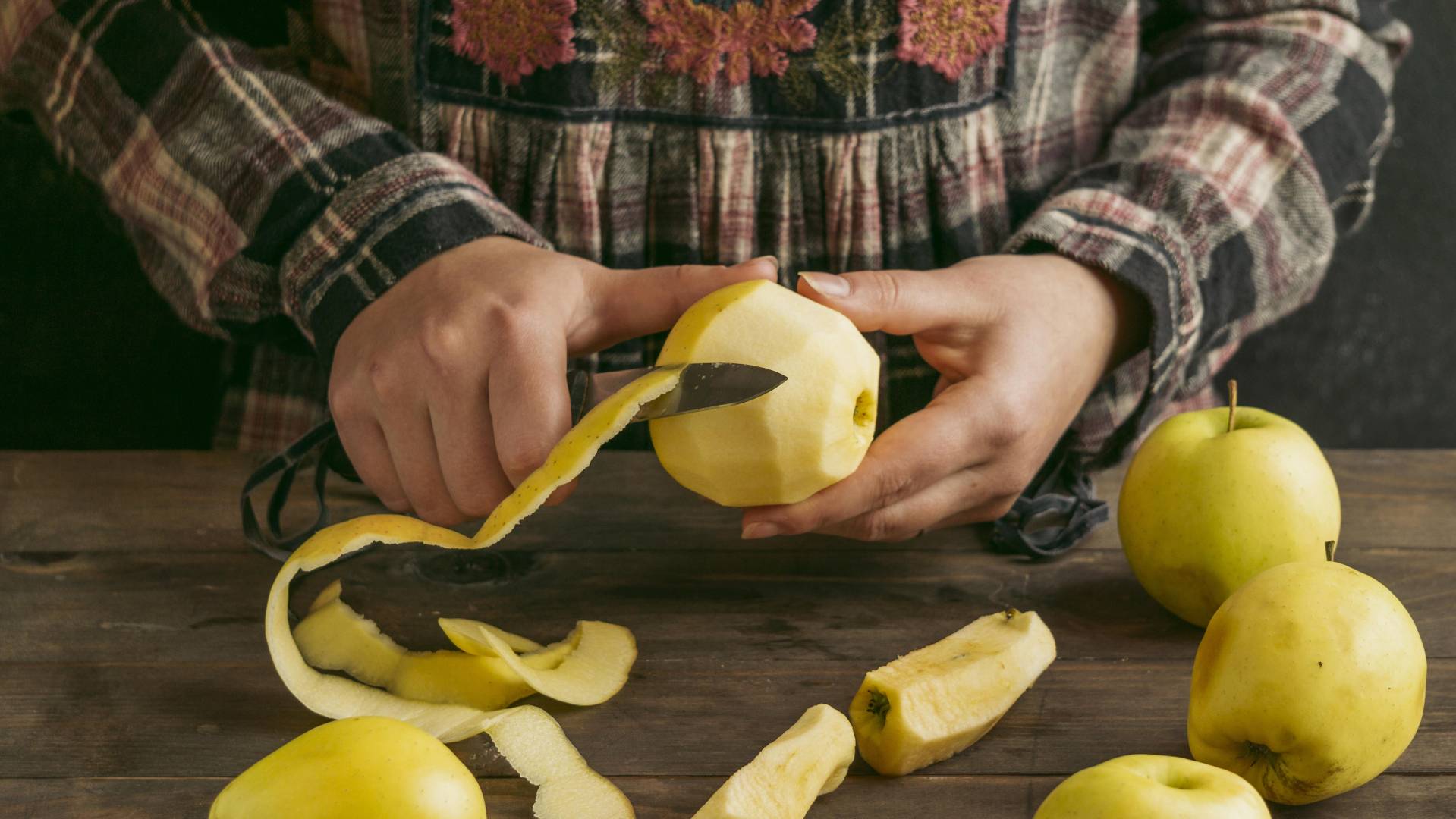 Don't throw away apple skin! Discover its incredible health benefits