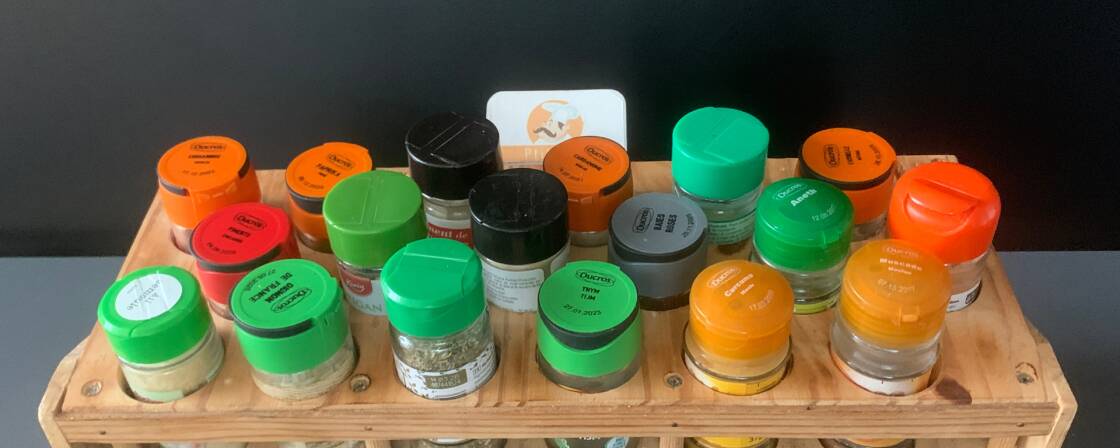 The trick you didn't know: how to organize your spices using the color-coded caps