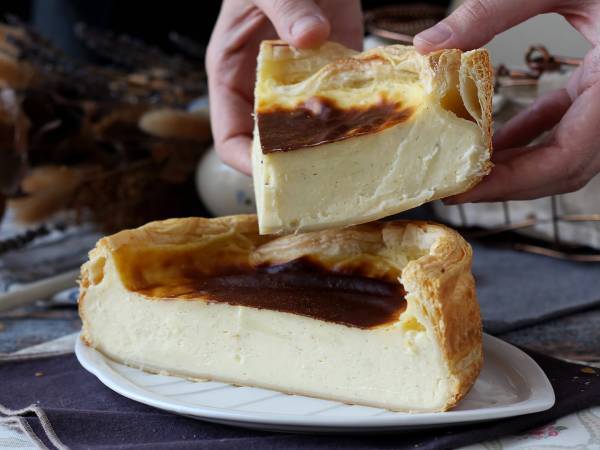 Learn how to prepare at home the authentic flan pâtissier, the French dessert that is taking the big cities by storm.