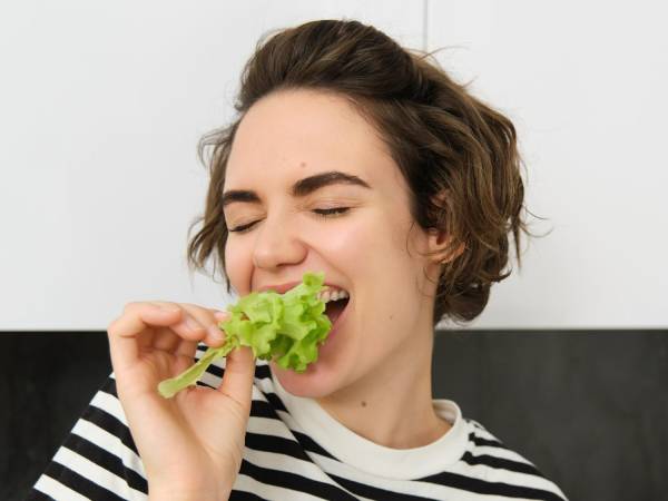 What happens to our body if we eat lettuce every day?