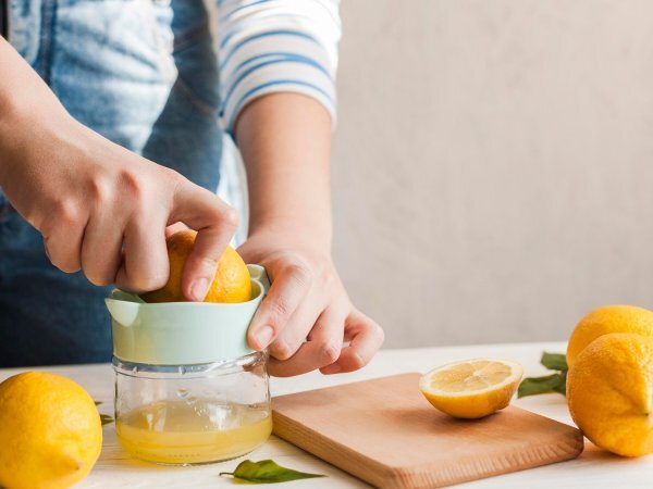 How to extract more juice from lemon: quick and easy tips