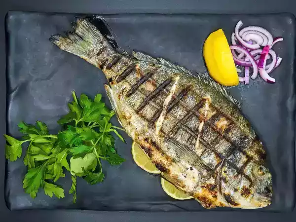Fish on the barbecue: how to avoid sticking to the grill