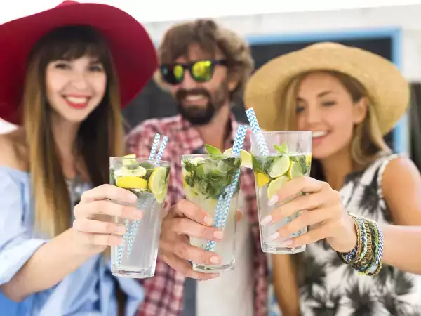 8 Must-Try Cocktails from Around the World