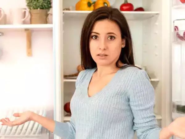 Do you keep hot food in the fridge? Beware: the risk to your health (and your fridge) is real!