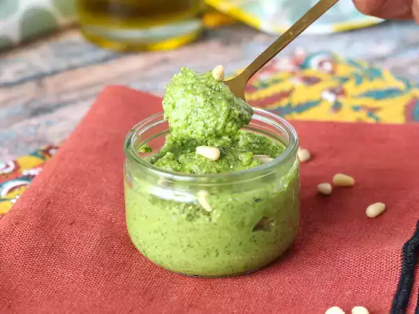 Why arugula can dethrone basil in this pesto (and save your budget!)