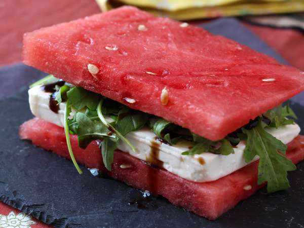 The watermelon sandwich: a fresh and surprising recipe that's got TikTok buzzing!