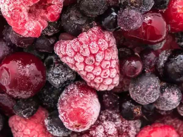 Freezing fruit like this changes everything (and nobody talks about it)