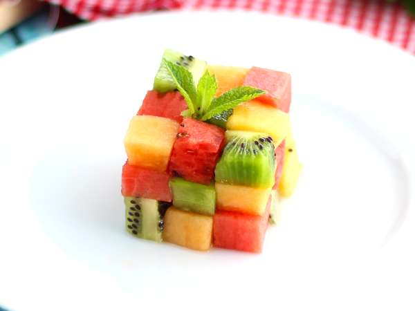 The creative fruit salad that will win your guests over in summer!