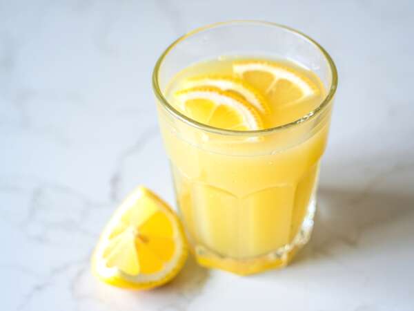 Does drinking lemon juice on an empty stomach really make you slim? Myth or reality?