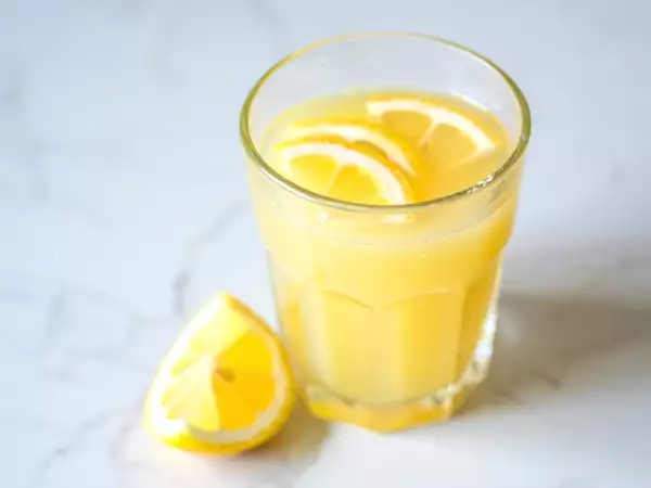 Does drinking lemon juice on an empty stomach really make you slim? Myth or reality?
