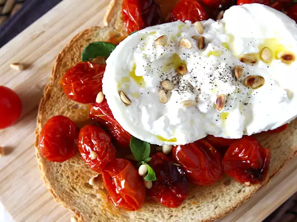 Burrata: 8 recipe ideas to enhance this ultra-creamy cheese