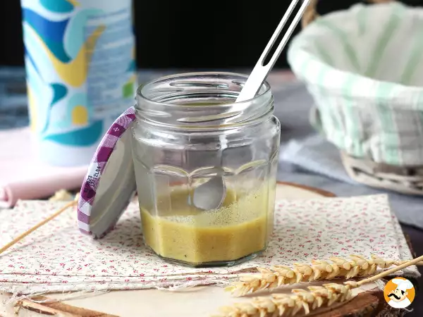 A light and refreshing salad dressing for hot days: quick to make, lasts a week, and tastes incredible