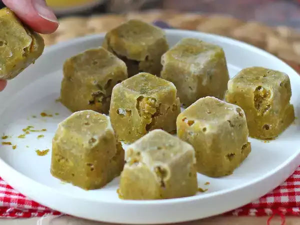 Discover how to make homemade seasoning cubes: natural, full of flavor, and that last for months in the freezer
