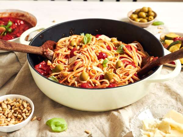 Forget the pot of water: here’s what happens when you cook pasta right in the sauce itself
