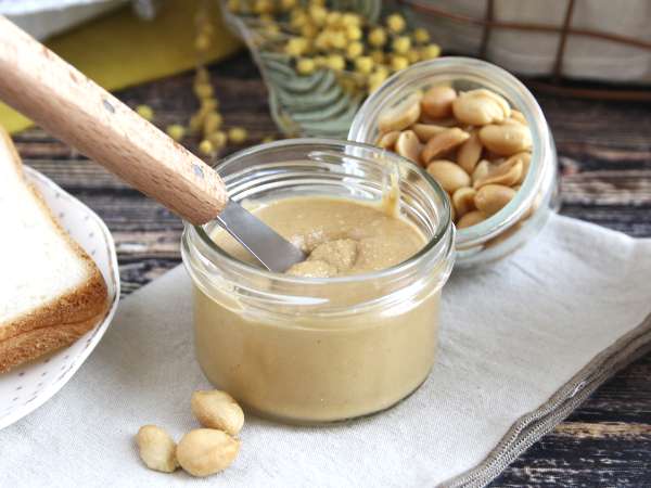 How to make homemade peanut butter with just one ingredient (and the best recipes to use it)