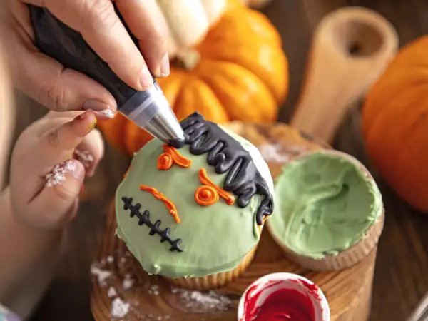Want those bold Halloween dessert colors? Avoid these 4 common food coloring disasters