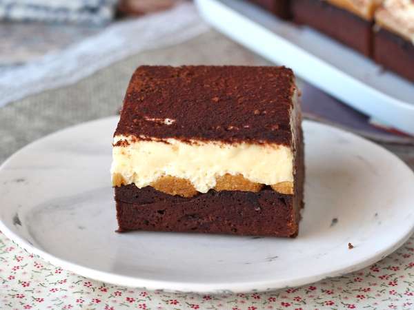 Still hesitating between brownie and tiramisu? This dessert puts an end to the dilemma with an irresistible combination