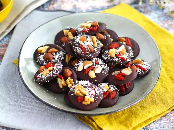 23 Christmas cookies and chocolates to give... or keep for yourself