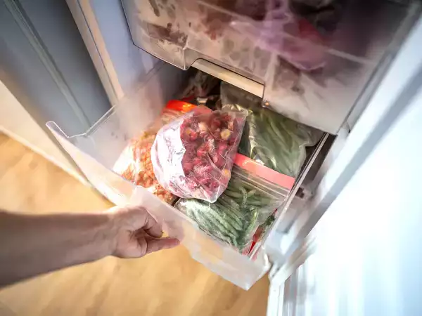 Put aluminum foil in the freezer: the little-known trick that reduces energy consumption