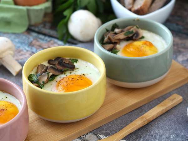 Baked eggs with mushrooms: a perfect Christmas starter without breaking the bank