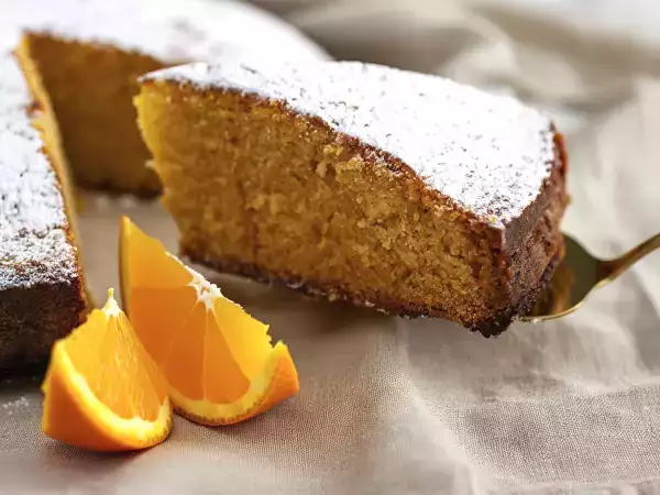 What is it about Rosalia's 14 carat cake that makes half of Instagram want to turn on the oven?