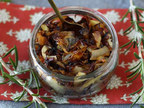 Onion confit: easy, inexpensive and ideal for festive meals