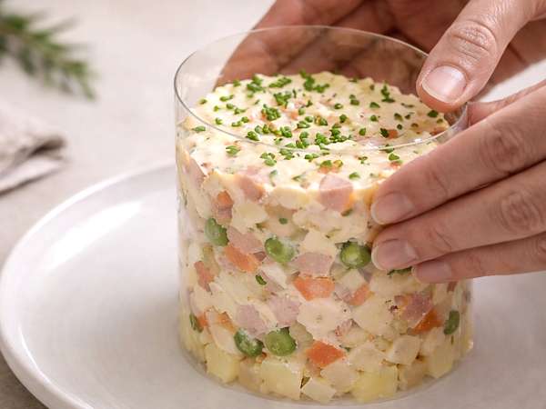 Without a plating ring and with guests: the trick that saves the presentation of your dishes (with something you already have at home)