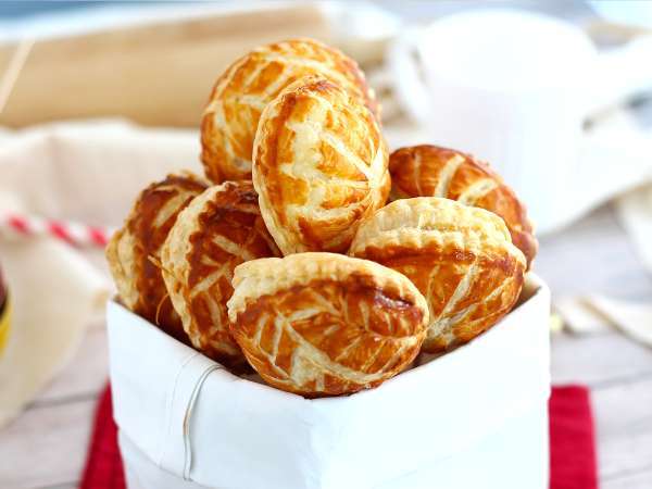 The perfect dessert for Epiphany: easy, crispy and super yummy mini pies