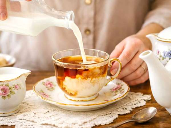 Have you ever tried milk in tea? This English custom has a reason