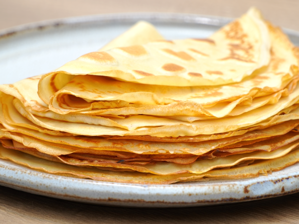 The ingredient to add to the batter for lighter (and easier to digest) French crêpes