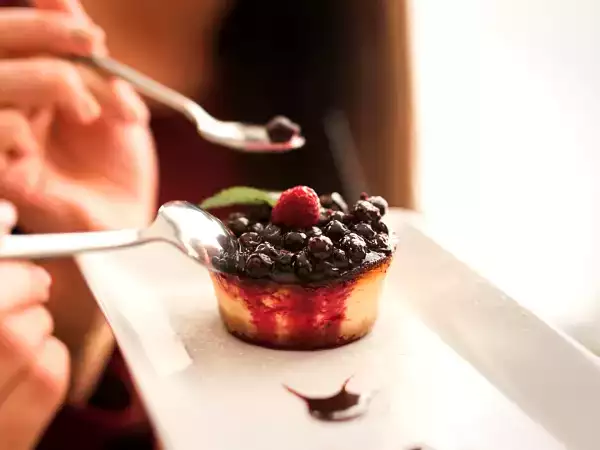 The dessert is the same. The sensation is not: did you know that the topping can change the way it tastes?